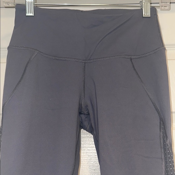 Victoria Sport Knockout Capri Leggings - Picture 4 of 10